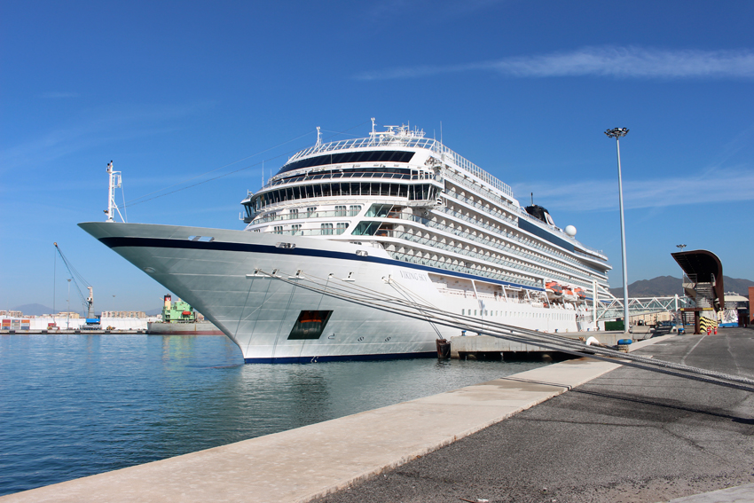 El buque de crucero ‘Viking Sky’ visita por primera vez el Puerto de Málaga