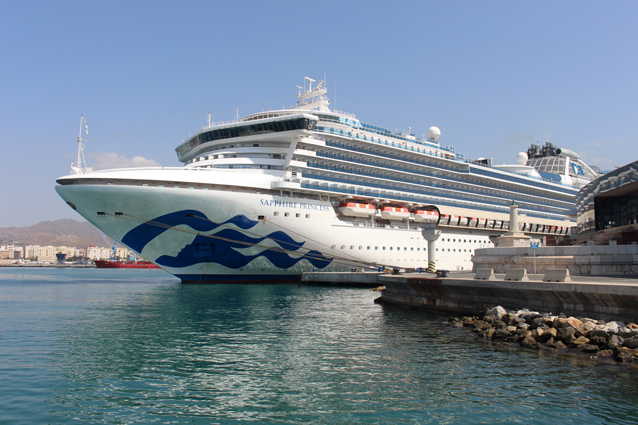 El buque ‘Sapphire Princess’ visita por primera vez el Puerto de Málaga