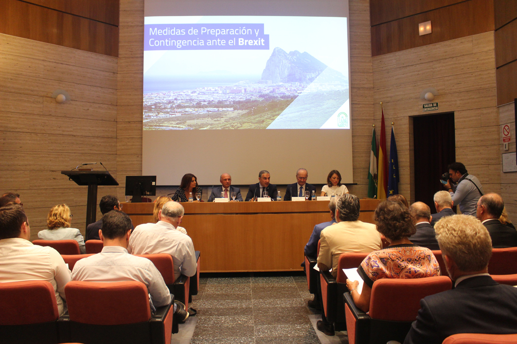 Jornada en el Puerto: Elías Bendodo presenta el plan andaluz de contingencia ante el Brexit