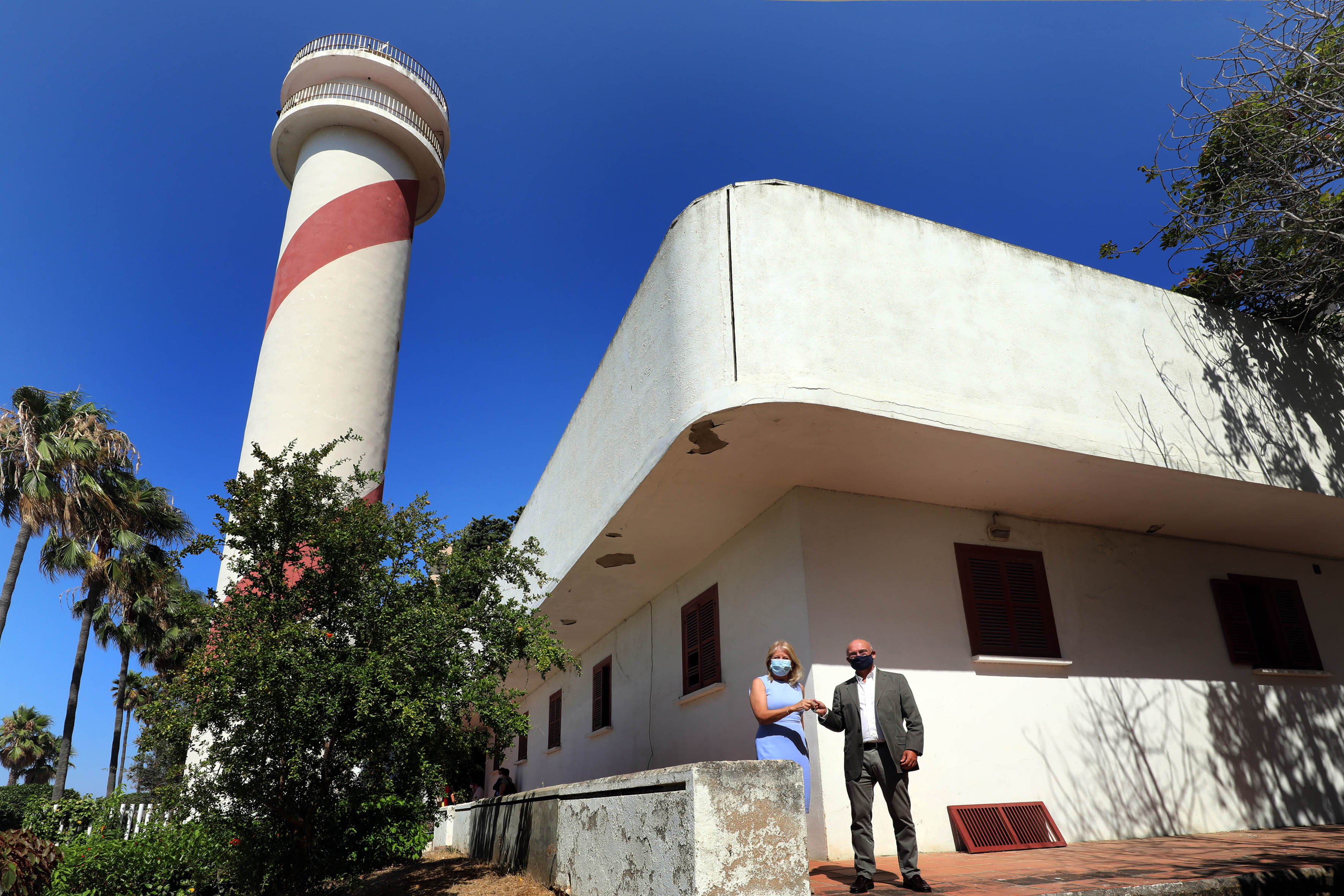 La Autoridad Portuaria entrega las llaves de las instalaciones del Faro de Marbella para su “uso ciudadano”