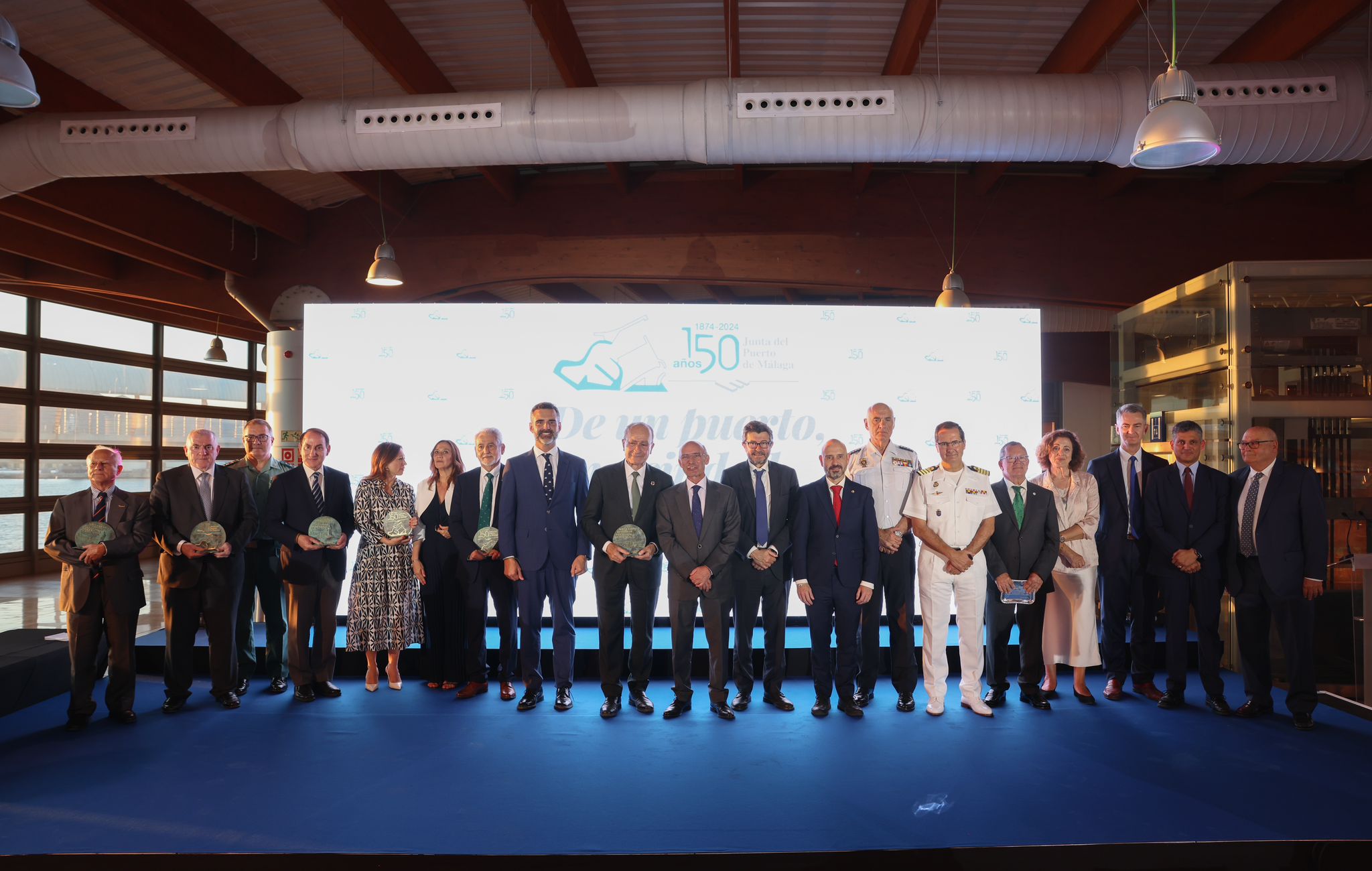 Imagen de familia, reconocimiento por el impulso y desarrollo del Puerto de Málaga